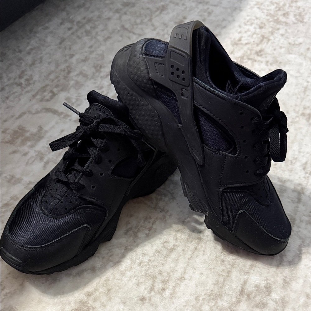 Nike Men's Black Sneakers - Picture 4 of 5